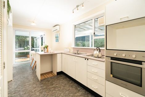 Photo of property in 100 Tilley Road, Paekakariki, 5034