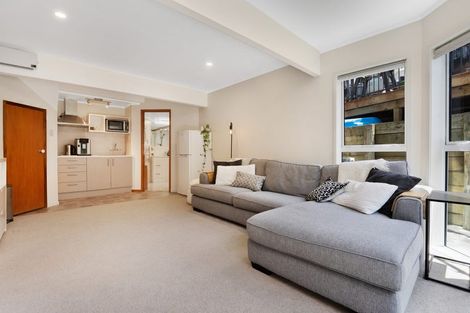 Photo of property in 7b Peter Terrace, Castor Bay, Auckland, 0620