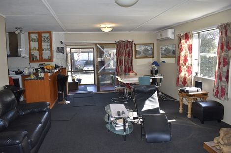 Photo of property in 4 Mavis Avenue, Waikawa Beach, Levin, 5573