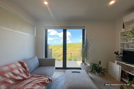 Photo of property in 8/23 Makomako Drive, Orewa, 0931