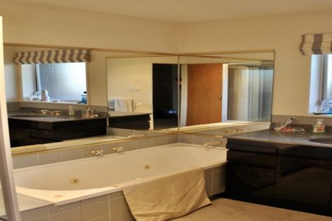 Photo of property in 32 Kedleston Drive, Avonhead, Christchurch, 8042