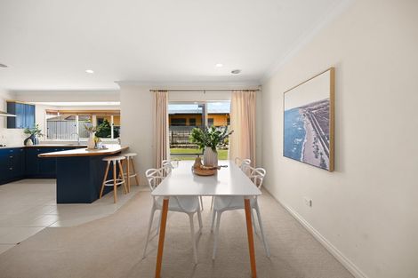 Photo of property in 2 Roderick Place, Rototuna, Hamilton, 3210