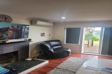 Photo of property in 12 Old Wairoa Road, Papakura, 2110