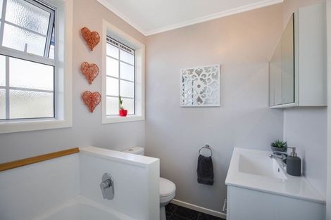 Photo of property in 45 Turville Crescent, Newlands, Wellington, 6037