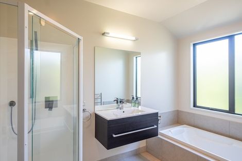 Photo of property in 128 Kings Drive, Wanaka, 9305