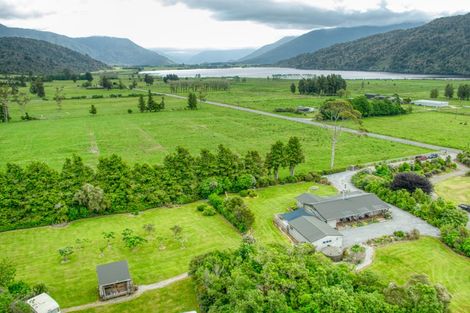 Photo of property in 2147 Lake Brunner Road, Inchbonnie, Kumara, 7875