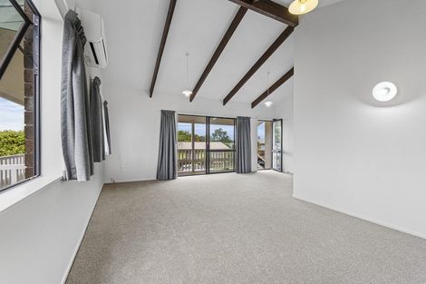 Photo of property in 4 Mayfair Place, Westown, New Plymouth, 4310