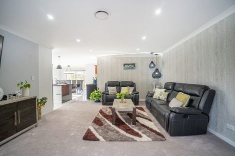 Photo of property in 2 Tutakarae Road, Kelvin Grove, Palmerston North, 4470