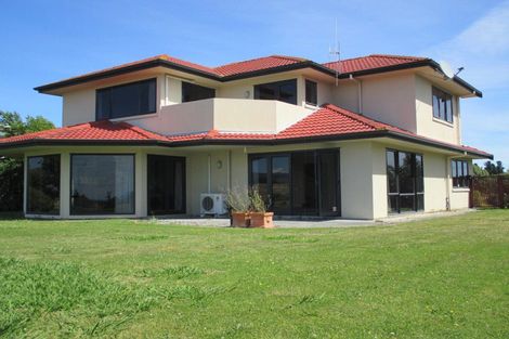 Photo of property in 35 Ruapehu Drive, Fitzherbert, Palmerston North, 4410