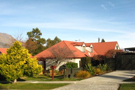 Photo of property in 6 Larch Court, Kelvin Heights, Queenstown, 9300