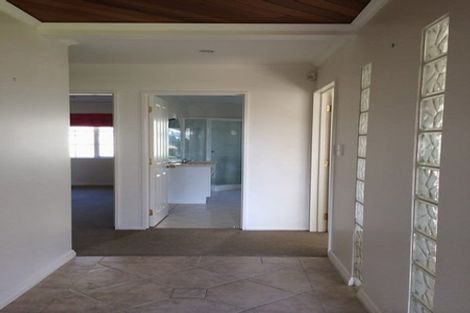 Photo of property in 30 Ponderosa Drive, Oteha, Auckland, 0632