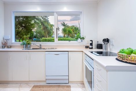 Photo of property in 1/39 View Road, Campbells Bay, Auckland, 0630