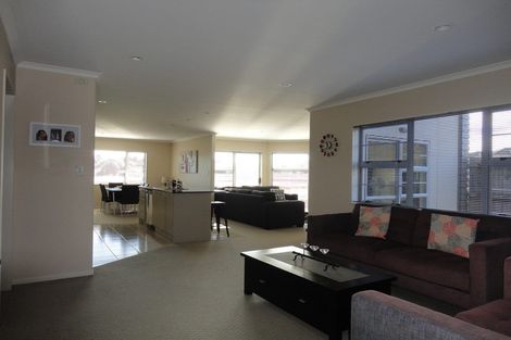 Photo of property in 9 Savona Drive, Flat Bush, Auckland, 2016