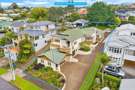 Photo of property in 6 Seabreeze Road, Narrow Neck, Auckland, 0624