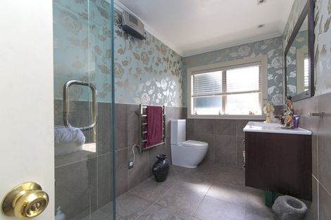 Photo of property in 63 Riverland Road, Kumeu, 0892