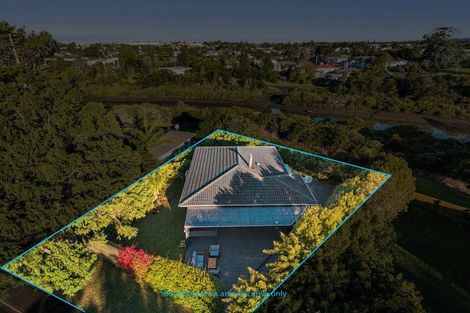 Photo of property in 36 Sunline Avenue, Massey, Auckland, 0614