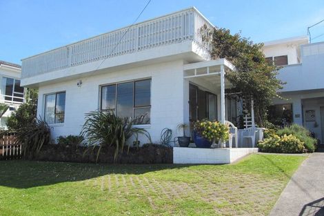 Photo of property in 13 Kiteroa Terrace, Rothesay Bay, Auckland, 0630