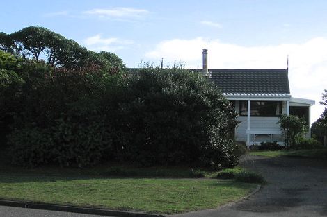 Photo of property in 19 Oratia Street, Waikanae Beach, Waikanae, 5036