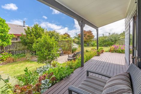 Photo of property in 11 Warner Place, Heathcote Valley, Christchurch, 8022
