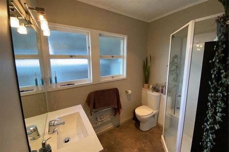 Photo of property in 73a Target Road, Totara Vale, Auckland, 0629