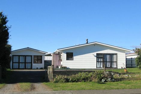 Photo of property in 50 Norfolk Crescent, Otaki Beach, Otaki, 5512