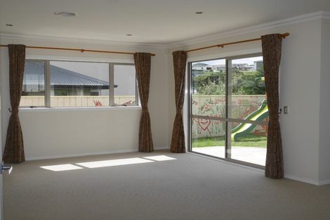 Photo of property in 31 Sumner Terrace, Aotea, Porirua, 5024