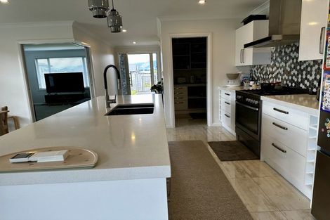 Photo of property in 89 Johnstone Drive, Fitzherbert, Palmerston North, 4410