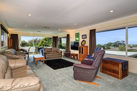 Photo of property in 8 Barrett Street, Westown, New Plymouth, 4310