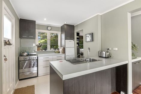 Photo of property in 28 Hona Street, Waikanae Beach, Waikanae, 5036
