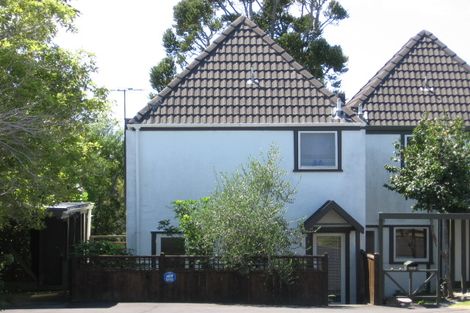 Photo of property in 2/63 Rangatira Road, Beach Haven, Auckland, 0626