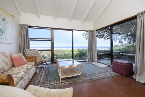 Photo of property in 107 North Piha Road, Piha, 0772