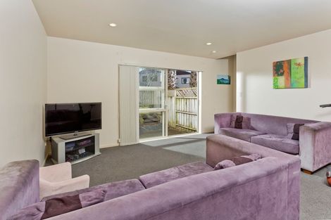 Photo of property in 4/31 Fields Parade, Oteha, Auckland, 0632