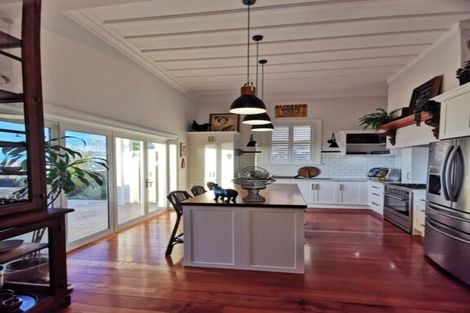 Photo of property in 4 Seaview Terrace, Bluff Hill, Napier, 4110
