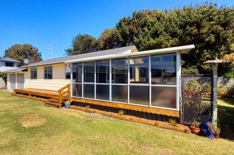 Photo of property in 36 Scott Avenue, Otaki Beach, Otaki, 5512