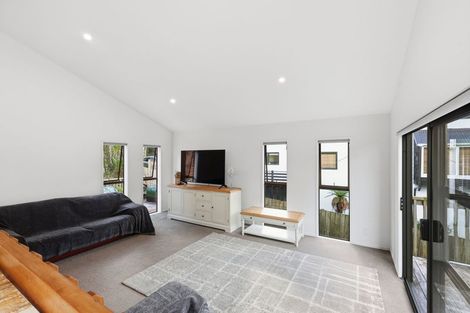 Photo of property in 142 Weatherly Road, Torbay, Auckland, 0630