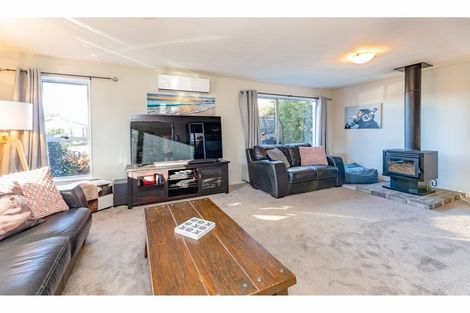 Photo of property in 23 Denniston Crescent, Redwood, Christchurch, 8051