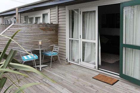 Photo of property in 123 Marine Parade, Seatoun, Wellington, 6022