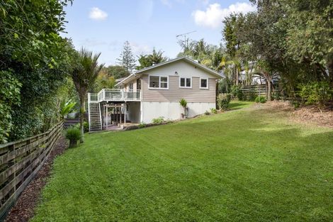 Photo of property in 9 The Grove, Titirangi, Auckland, 0604