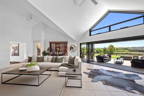 Photo of property in 903 Old North Road, Waimauku, 0882