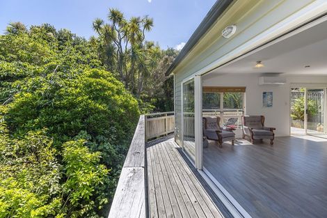 Photo of property in 2 Corlett Road, Plimmerton, Porirua, 5026