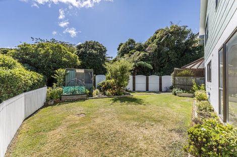 Photo of property in 20 Zande Terrace, Tawa, Wellington, 5028