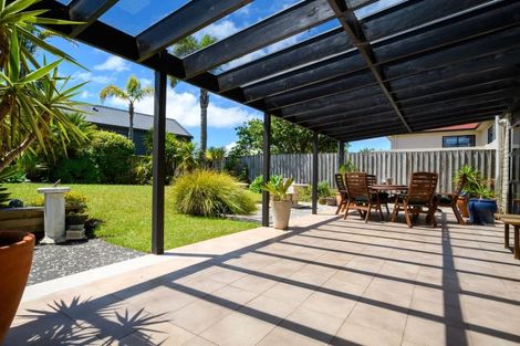 Photo of property in 8 Ferntree Terrace, West Harbour, Auckland, 0618