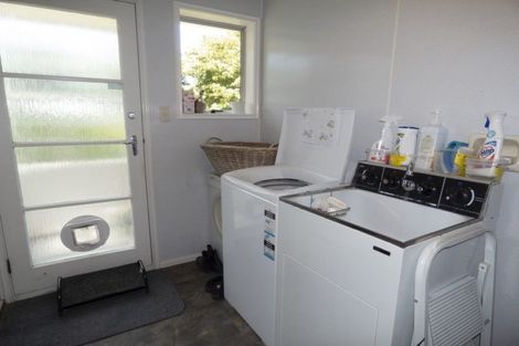 Photo of property in 7b John Guthrie Place, Merrilands, New Plymouth, 4312