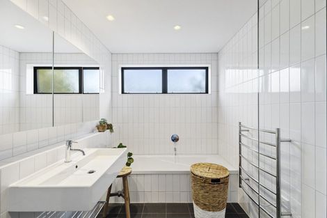 Photo of property in 111 Polson Hill Drive, Aokautere, Palmerston North, 4471