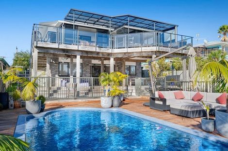 Photo of property in 1418 Whangaparaoa Road, Army Bay, Whangaparaoa, 0930