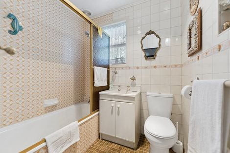 Photo of property in 13 Ward Crescent, Te Atatu Peninsula, Auckland, 0610