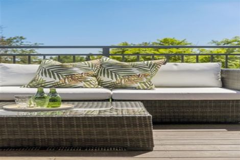 Photo of property in 14 Paulange Place, Pakuranga Heights, Auckland, 2010