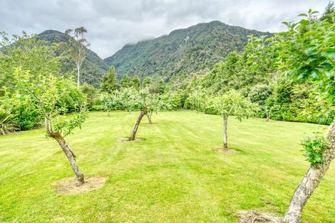 Photo of property in 2147 Lake Brunner Road, Inchbonnie, Kumara, 7875