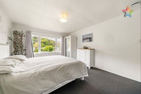 Photo of property in 35 Lees Grove, Wainuiomata, Lower Hutt, 5014