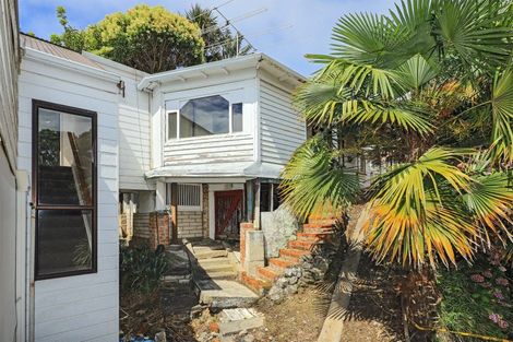 Photo of property in 2 Hadfield Terrace, Bluff Hill, Napier, 4110